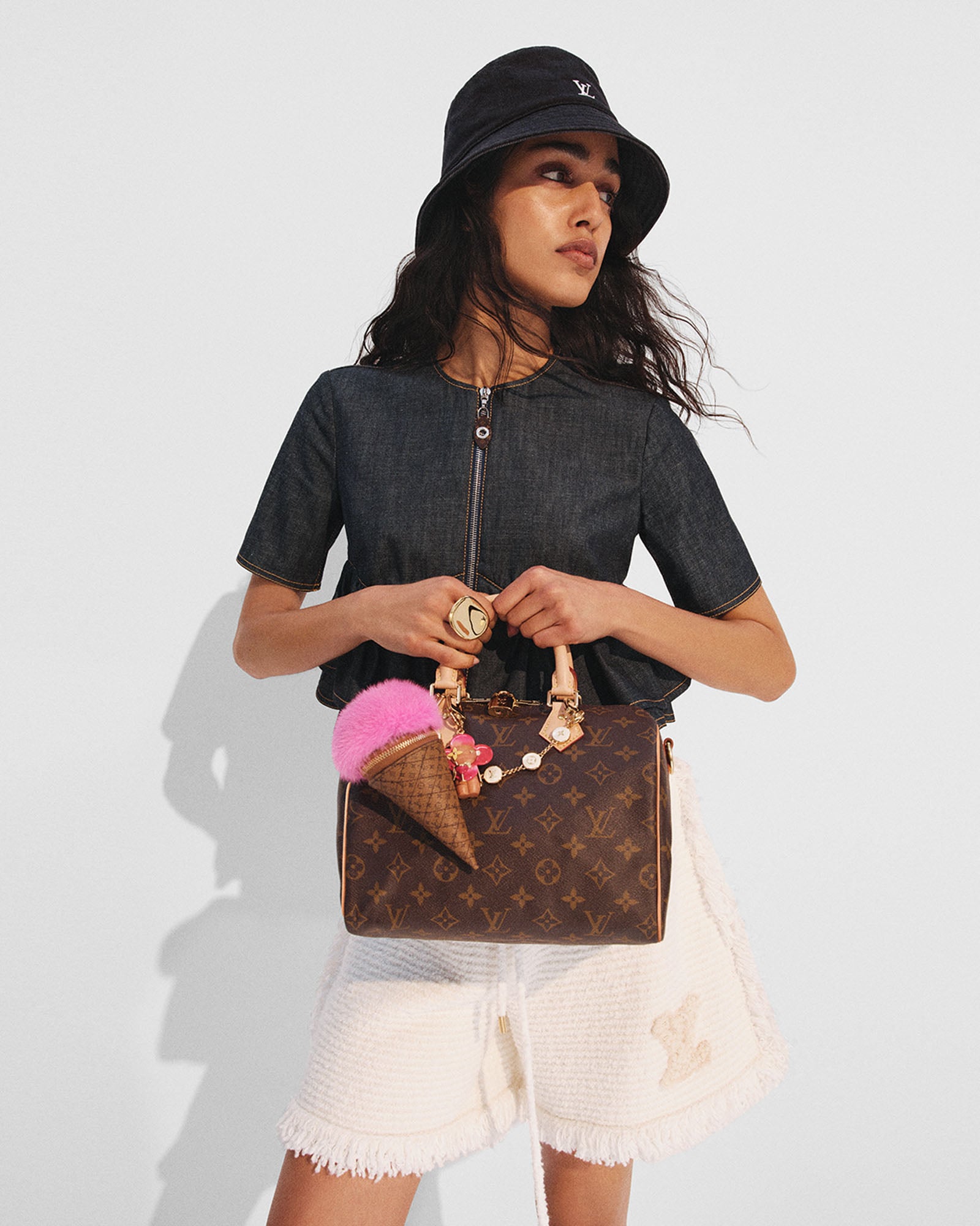 やまにゃん LOUIS VUITTON M00760エラスティックルイーズ LOUIS VUITTON – Official Website