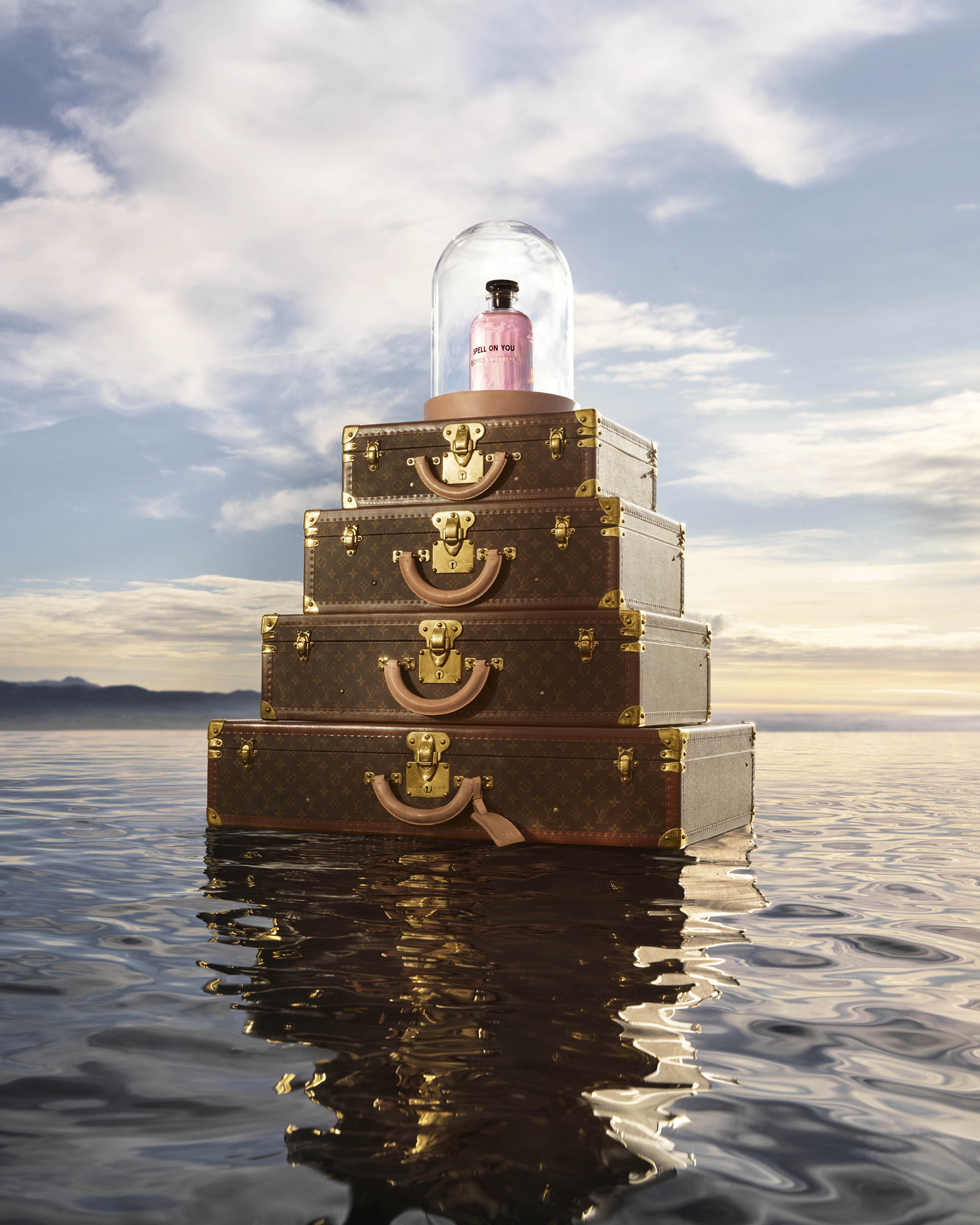 On the Beach - Mother's Day Gifts | LOUIS VUITTON