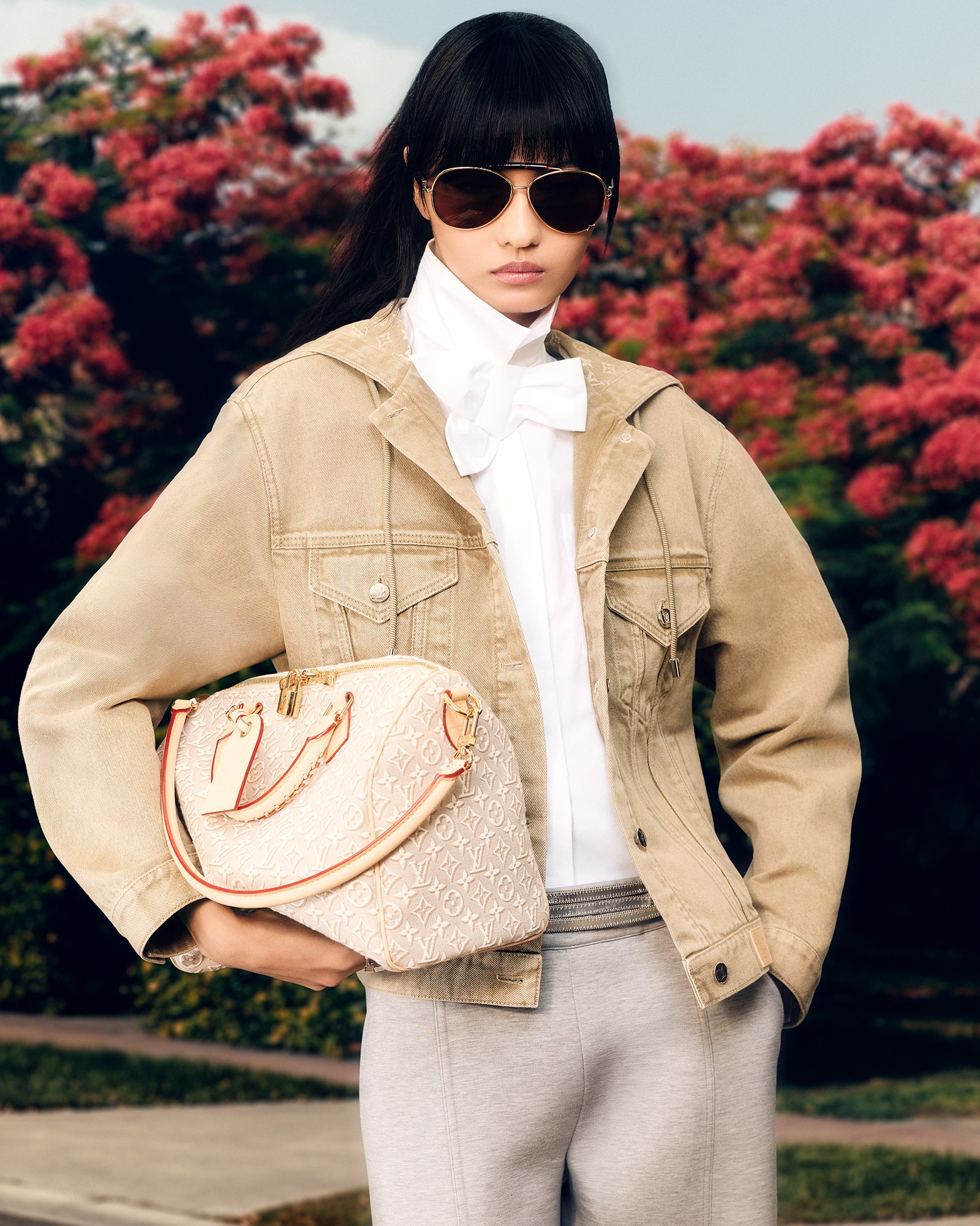 On the Beach - Mother's Day Gifts | LOUIS VUITTON