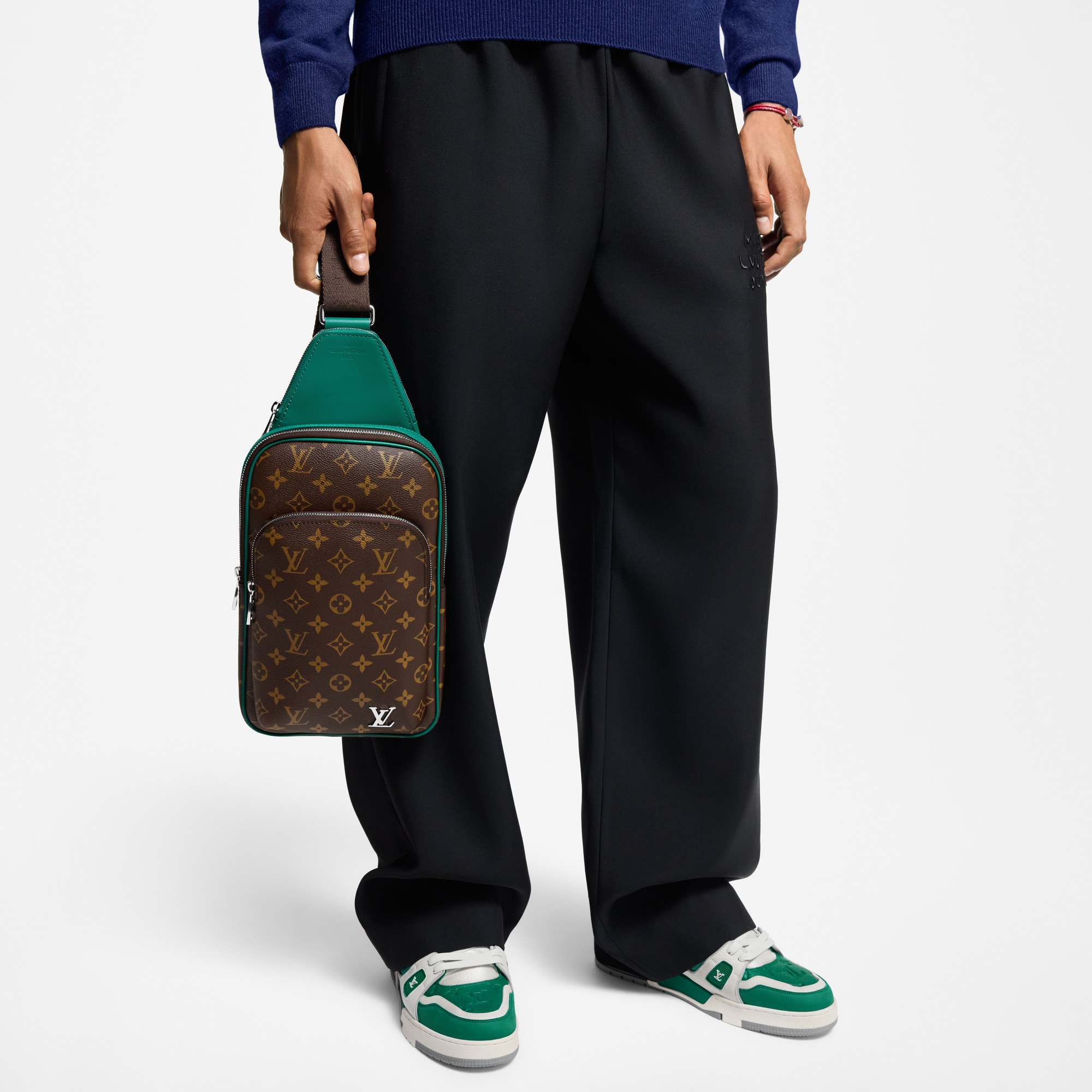 Avenue Slingbag G73 in Bags and Small Leather Goods