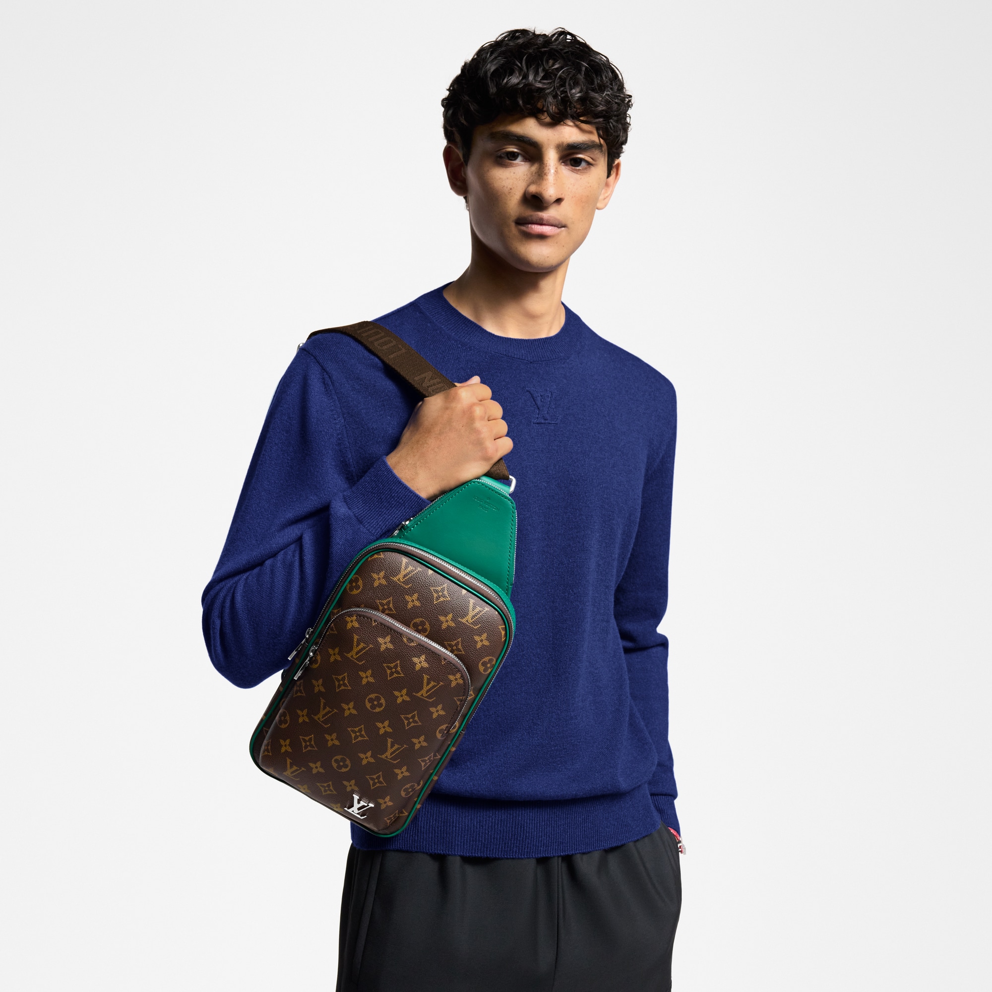 Avenue Slingbag G73 in Bags and Small Leather Goods