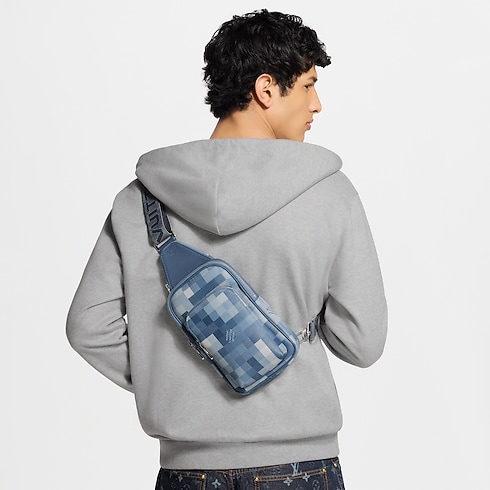 Avenue Slingbag PM cropped worn view