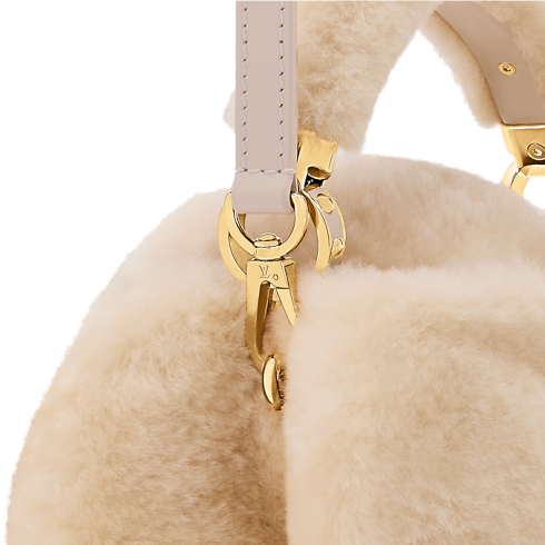 Capusnow Capucines in Women's Handbags Capucines collections by Louis Vuitton (Product zoom)