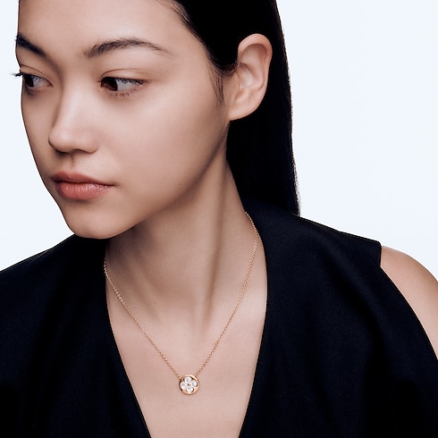 Color Blossom Sun Pendant, Pink Gold and White Mother-of-Pearl in Jewellery's Categories All Fine Jewellery collections by Louis Vuitton (Product zoom)