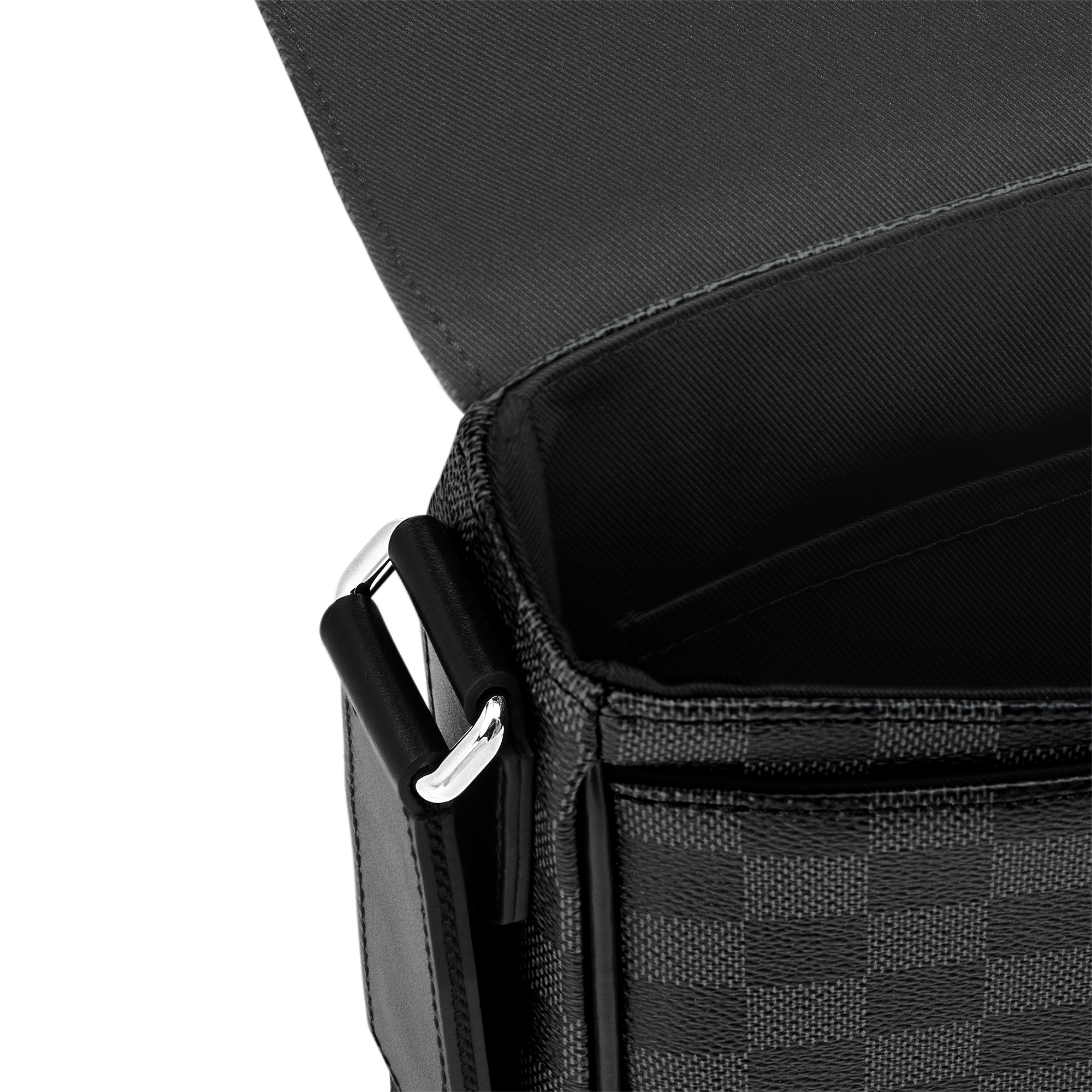 District PM Damier Graphite Canvas in Men