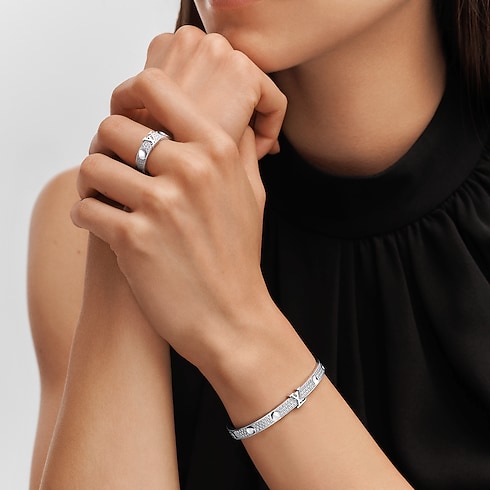 Empreinte Medium Bangle, White Gold and Diamonds in Jewellery's Categories All Fine Jewellery collections by Louis Vuitton (Product zoom)