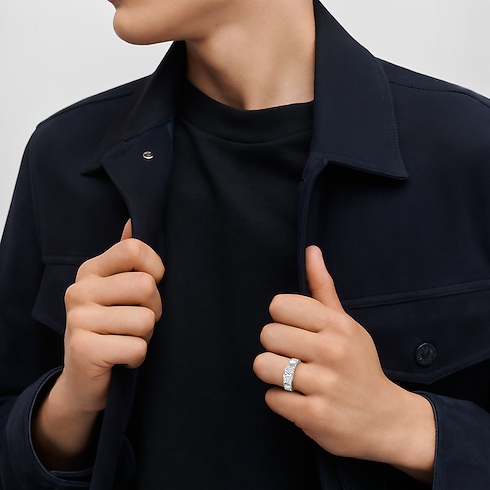 Empreinte Medium Ring, White Gold and Diamonds in Jewellery's Categories Rings collections by Louis Vuitton (Product zoom)