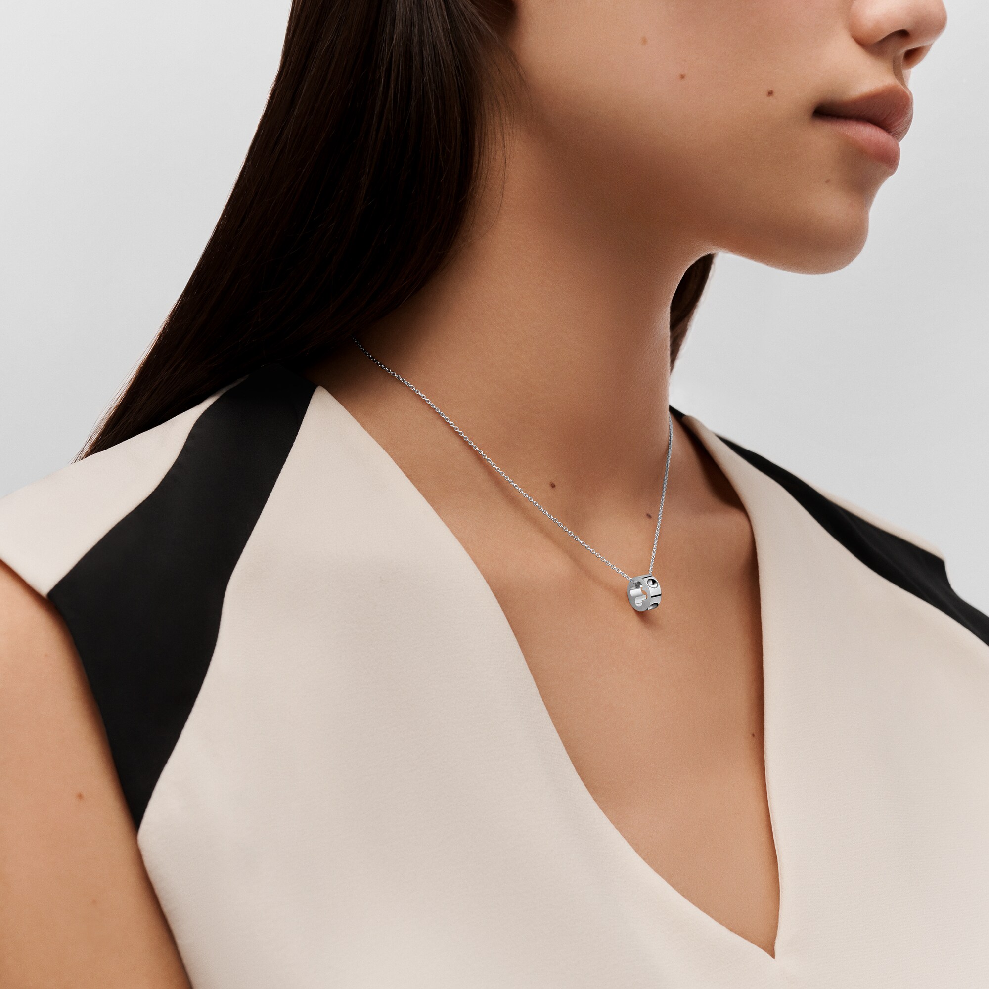Empreinte Pendant, White Gold  in Jewellery