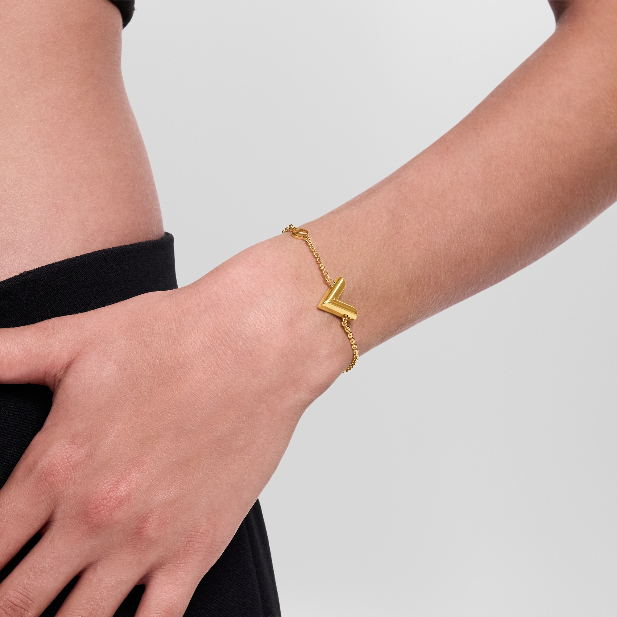 Essential V bracelet . in Women