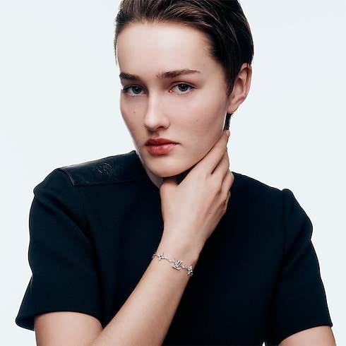 Idylle Blossom Multi-Motif Bracelet, White Gold and Diamonds in Jewellery's Categories Bracelets collections by Louis Vuitton (Product zoom)