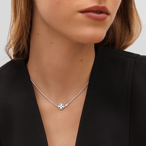 Idylle Blossom pendant, white gold and diamond in Jewellery's Categories Necklaces and Pendants collections by Louis Vuitton (Product zoom)