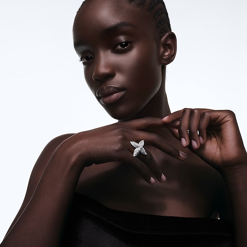 Idylle Blossom Ring, White Gold & Diamonds in Les Extraordinaires's Jewelry Rings collections by Louis Vuitton (Product zoom)