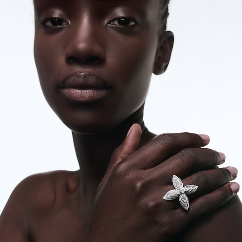 Idylle Blossom Ring, White Gold & Diamonds in Les Extraordinaires's Jewelry Rings collections by Louis Vuitton (Product zoom)