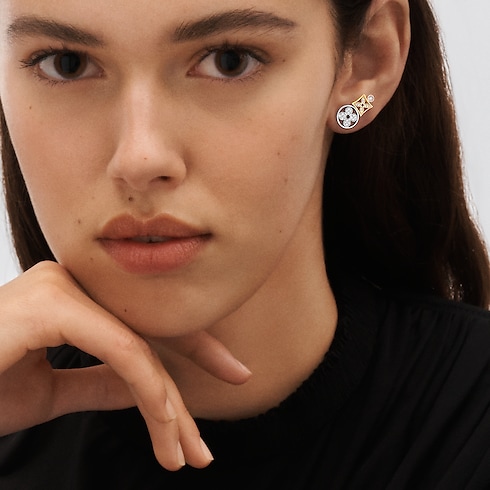 Idylle Blossom Studs, 3 Golds And Diamonds in Jewellery's Categories All Fine Jewellery collections by Louis Vuitton (Product zoom)