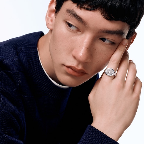 Les Gastons Vuitton Signet Ring, White Gold in Jewellery's Categories Rings collections by Louis Vuitton (Product zoom)