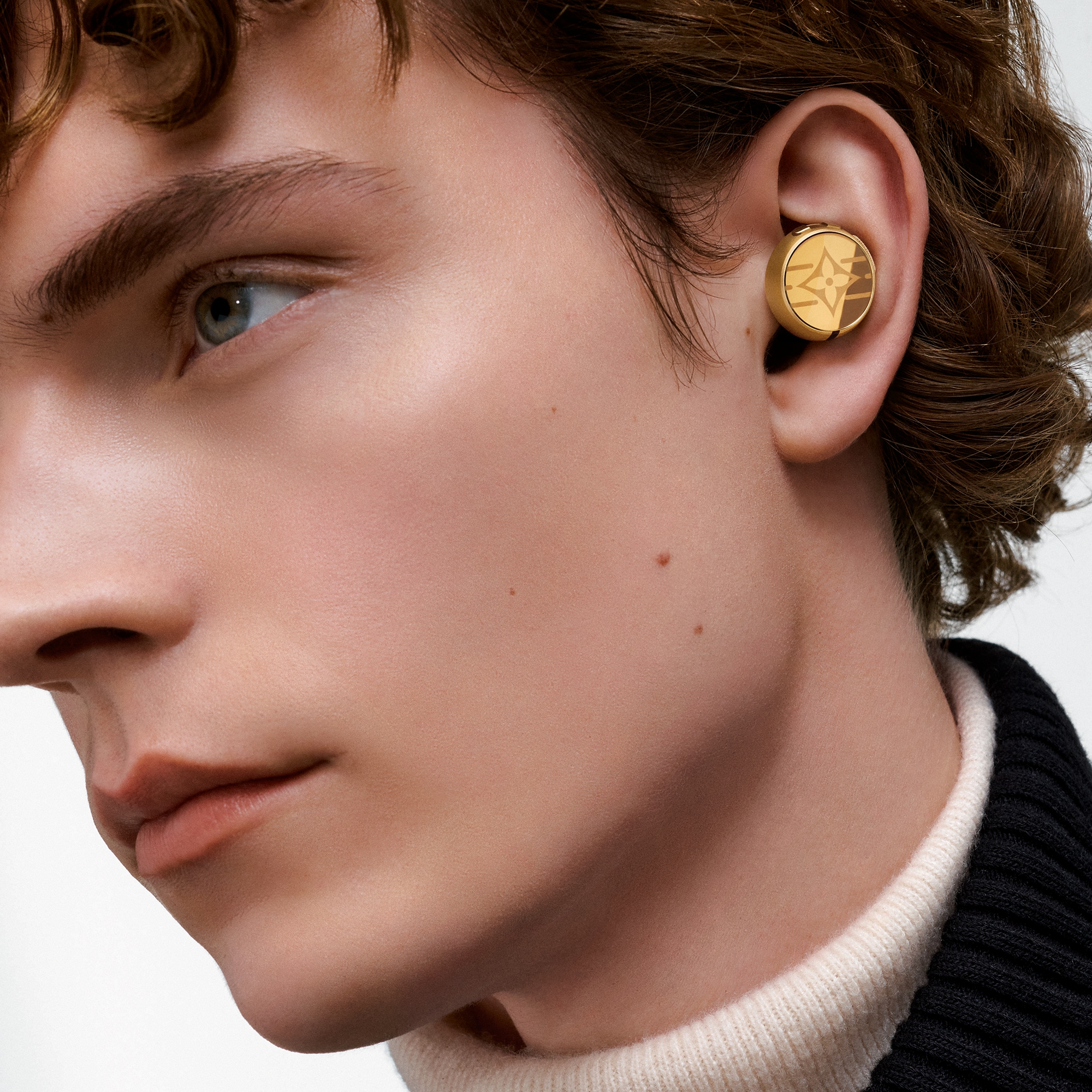 Louis Vuitton Horizon Light Up Earphones - Golden  in Trunks, Travel and Home