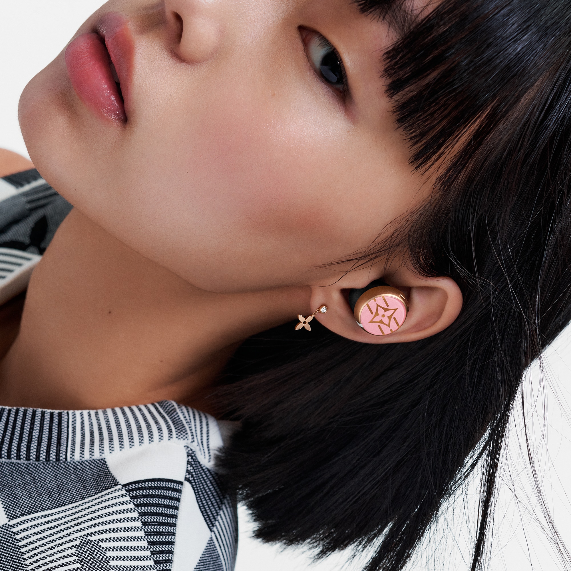 Louis Vuitton Horizon Light Up Earphones - Pink  in Trunks, Travel and Home