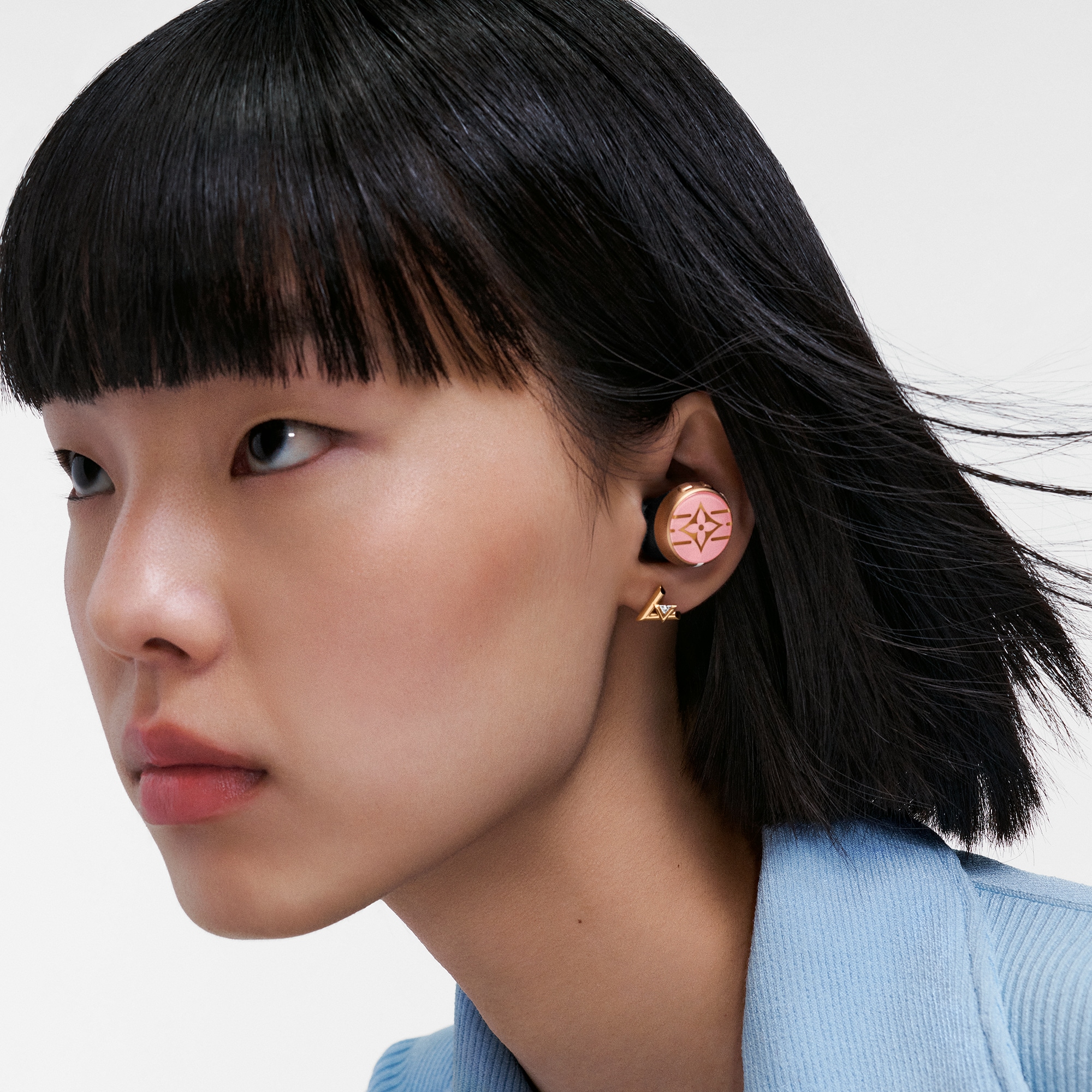 Louis Vuitton Horizon Light Up Earphones - Pink  in Trunks, Travel and Home