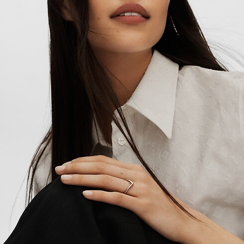 LV Diamonds V Ring, Pink Gold in Jewellery's Categories Wedding Bands collections by Louis Vuitton (Product zoom)