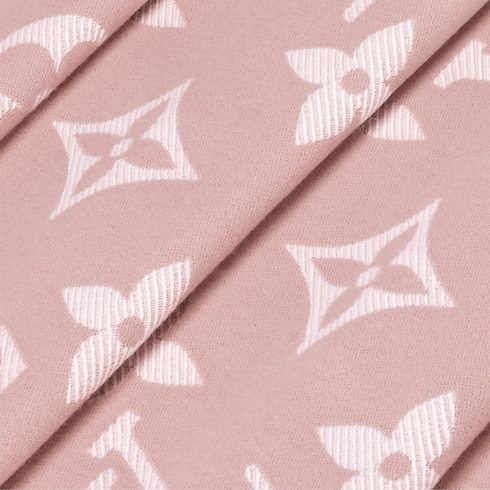 LV Essential scarf detail view
