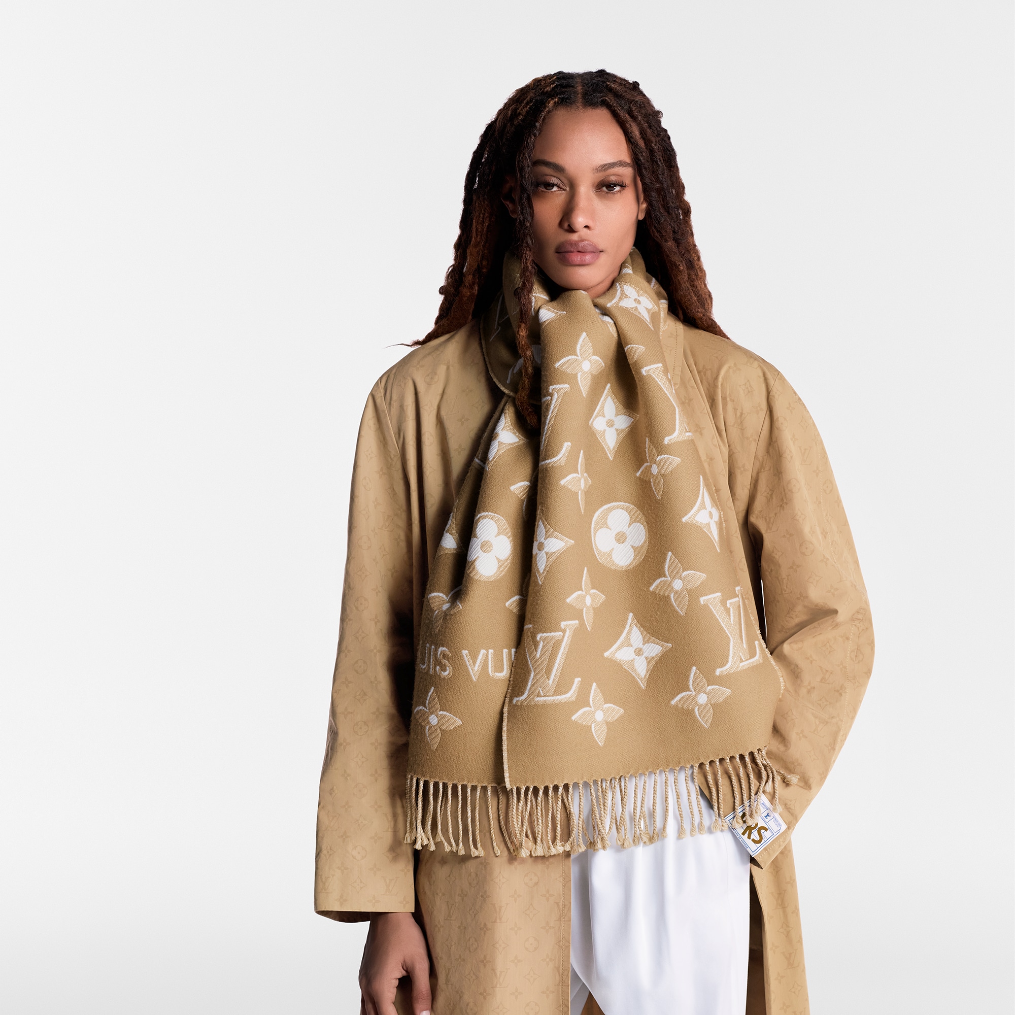 LV Essential Shine Scarf . in Women