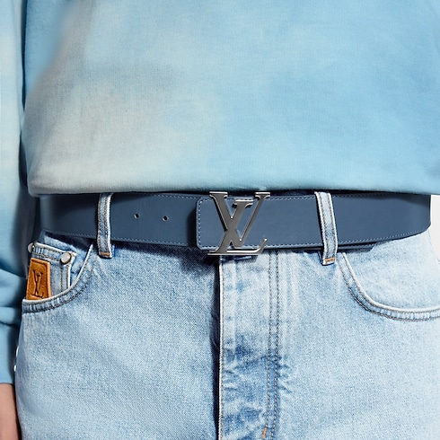 LV Initiales Monogram Pigment 40mm Reversible Belt cropped worn view