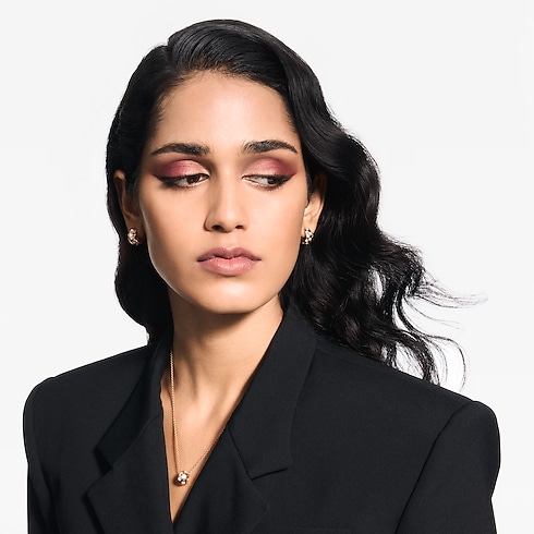 LV Ombres - Eyeshadow Palette in Perfumes and Beauty's Eyes } collections by Louis Vuitton (Product zoom)