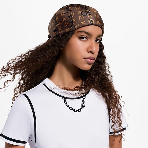 LV Script Square 70 . in Women's Accessories Silk Squares and Bandeaus collections by Louis Vuitton (Product zoom)