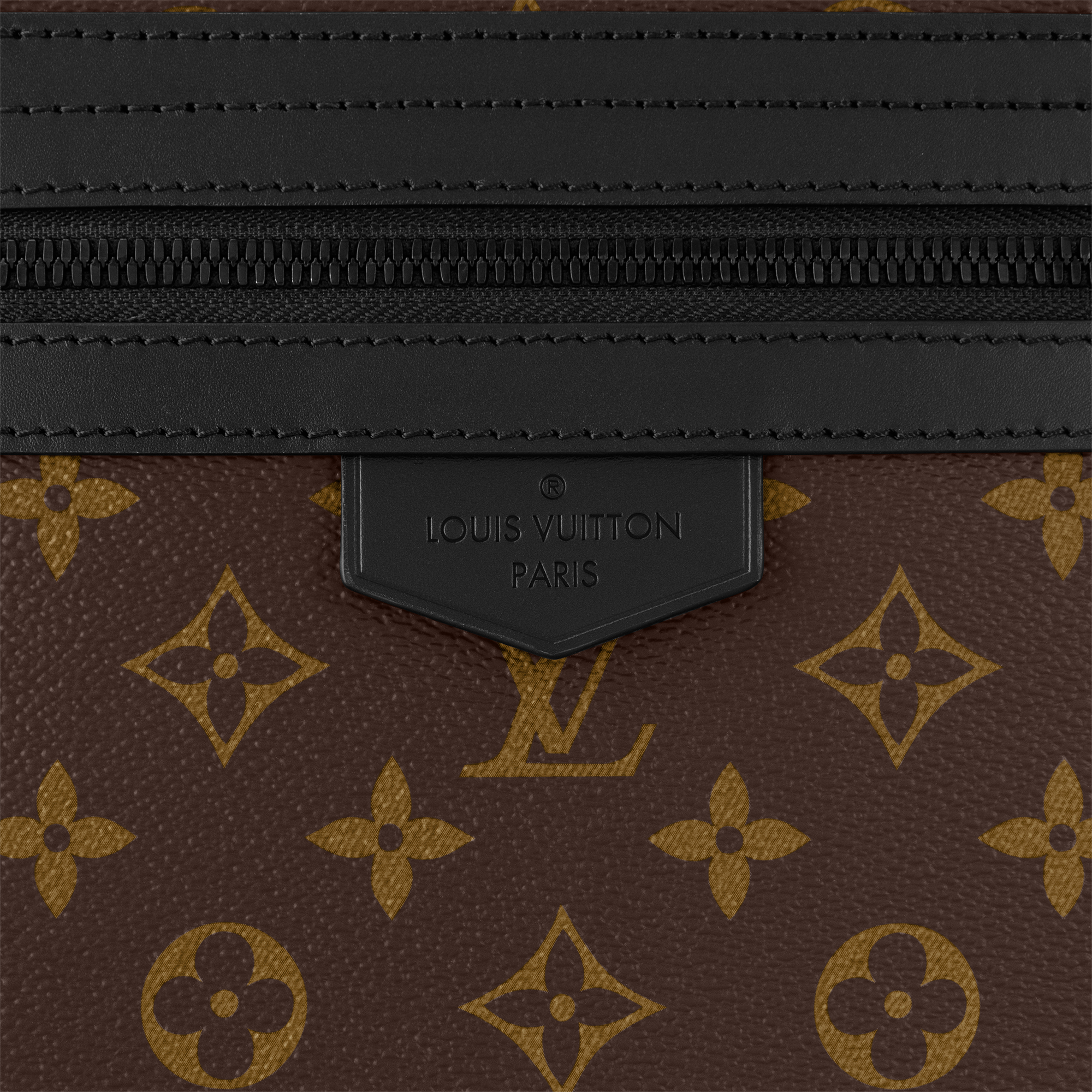LV Trail Messenger Monogram Macassar in Men