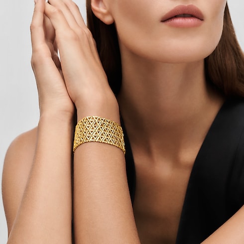 LV Volt Mesh Bracelet, Yellow Gold in Jewellery's Categories All Fine Jewellery collections by Louis Vuitton (Product zoom)