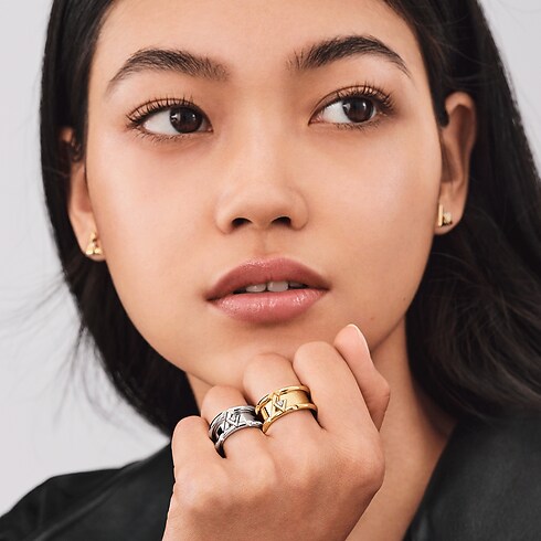 LV Volt One Band Ring, White Gold And Diamond in Jewellery's Categories All Fine Jewellery collections by Louis Vuitton (Product zoom)