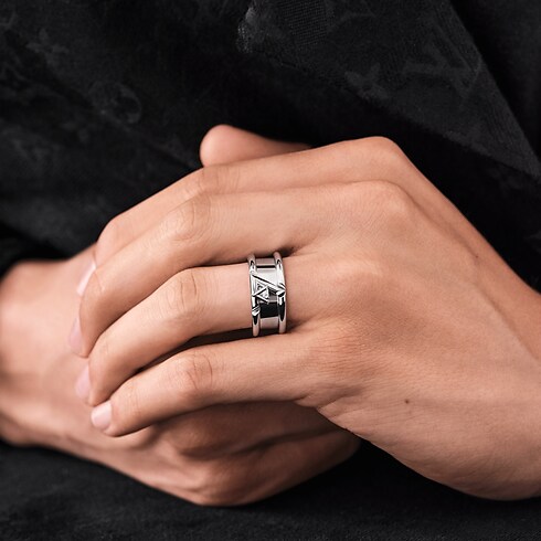 LV Volt One Band Ring, White Gold And Diamond in Jewellery's Categories All Fine Jewellery collections by Louis Vuitton (Product zoom)