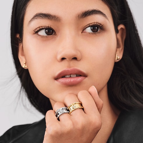 LV Volt One Band Ring, Yellow Gold And Diamond in Jewellery's Categories All Fine Jewellery collections by Louis Vuitton (Product zoom)