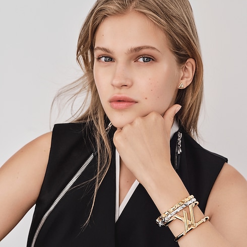 LV Volt One Cuff, Yellow Gold And Diamonds in Jewellery's Categories All Fine Jewellery collections by Louis Vuitton (Product zoom)