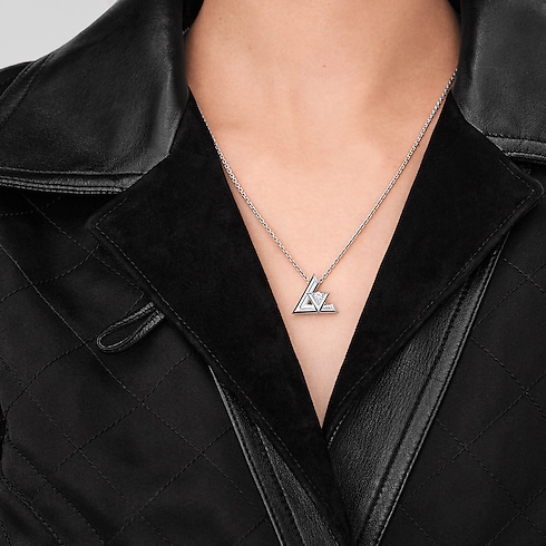 LV Volt One Large Pendant, White Gold And Diamond in Jewellery's Categories All Fine Jewellery collections by Louis Vuitton (Product zoom)
