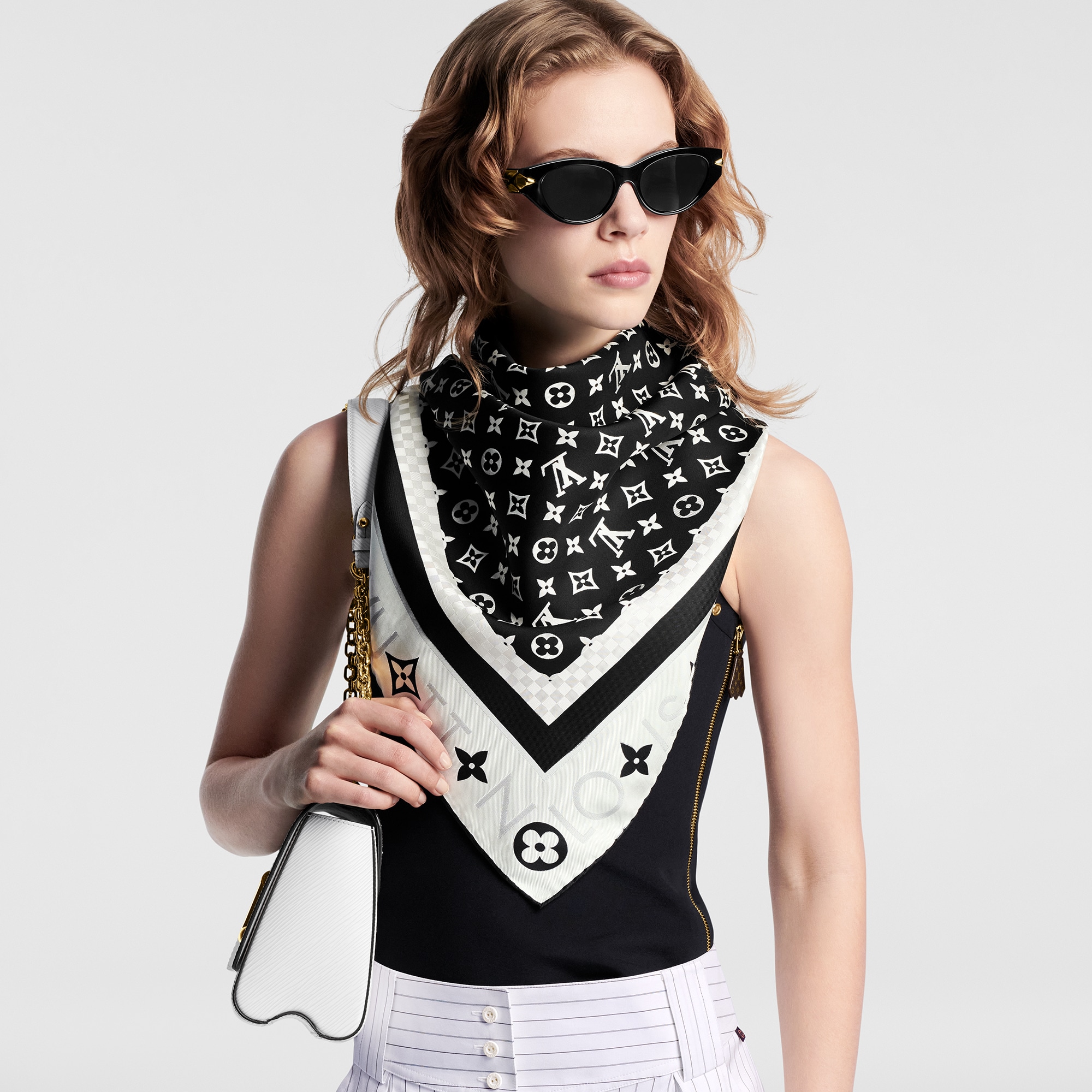 Monogram Infinity Square 90 . in Women