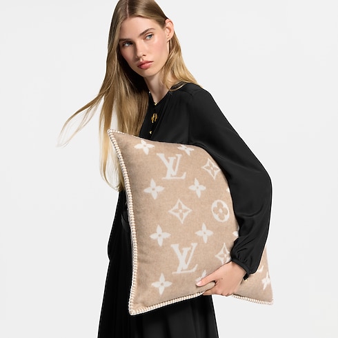 Neo Monogram Cushion worn view
