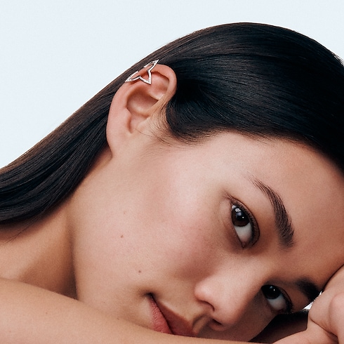 Ombre Blossom Ear Cuff, White Gold and Diamonds in Jewellery's Categories Earrings collections by Louis Vuitton (Product zoom)