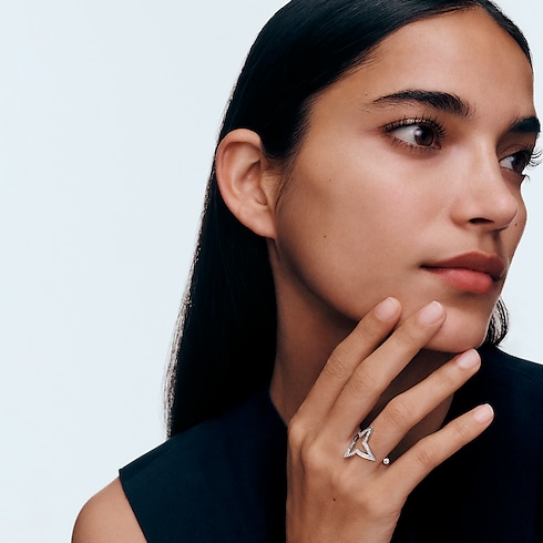 Ombre Blossom Open Ring, White Gold and Diamonds in Jewellery's Categories Rings collections by Louis Vuitton (Product zoom)