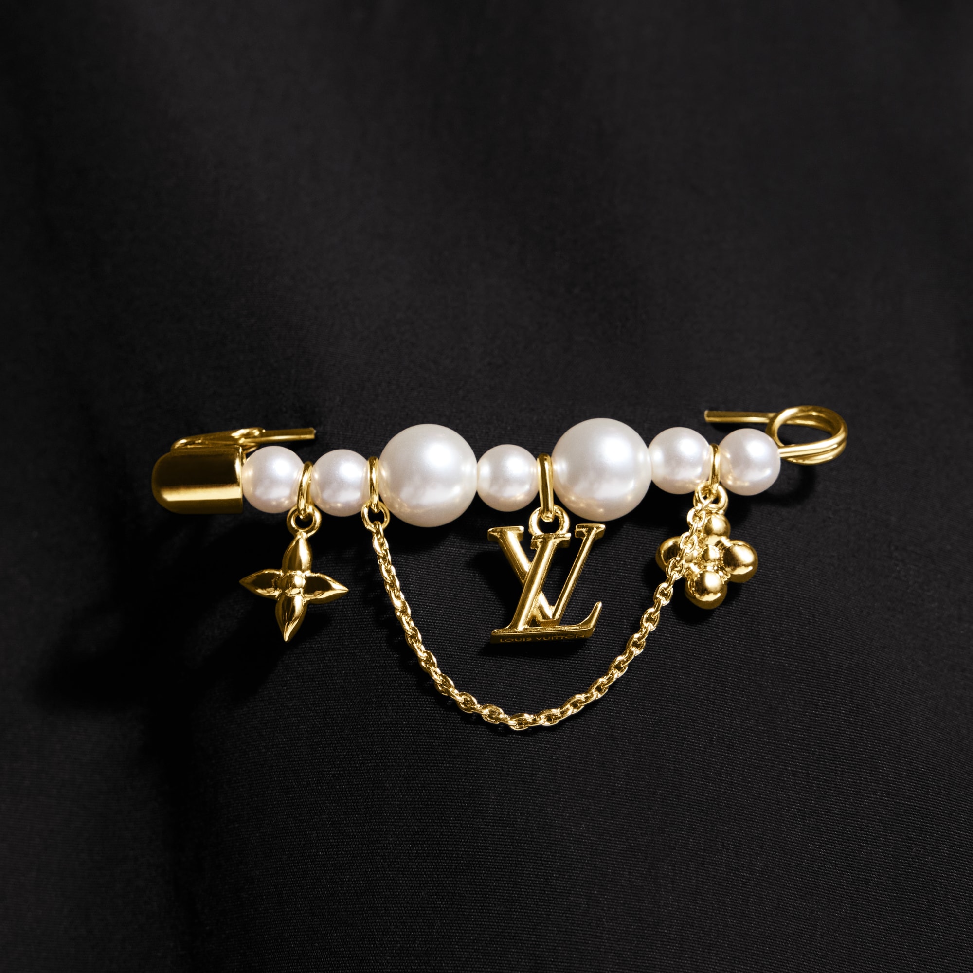 Pearl River Brooch . in Women