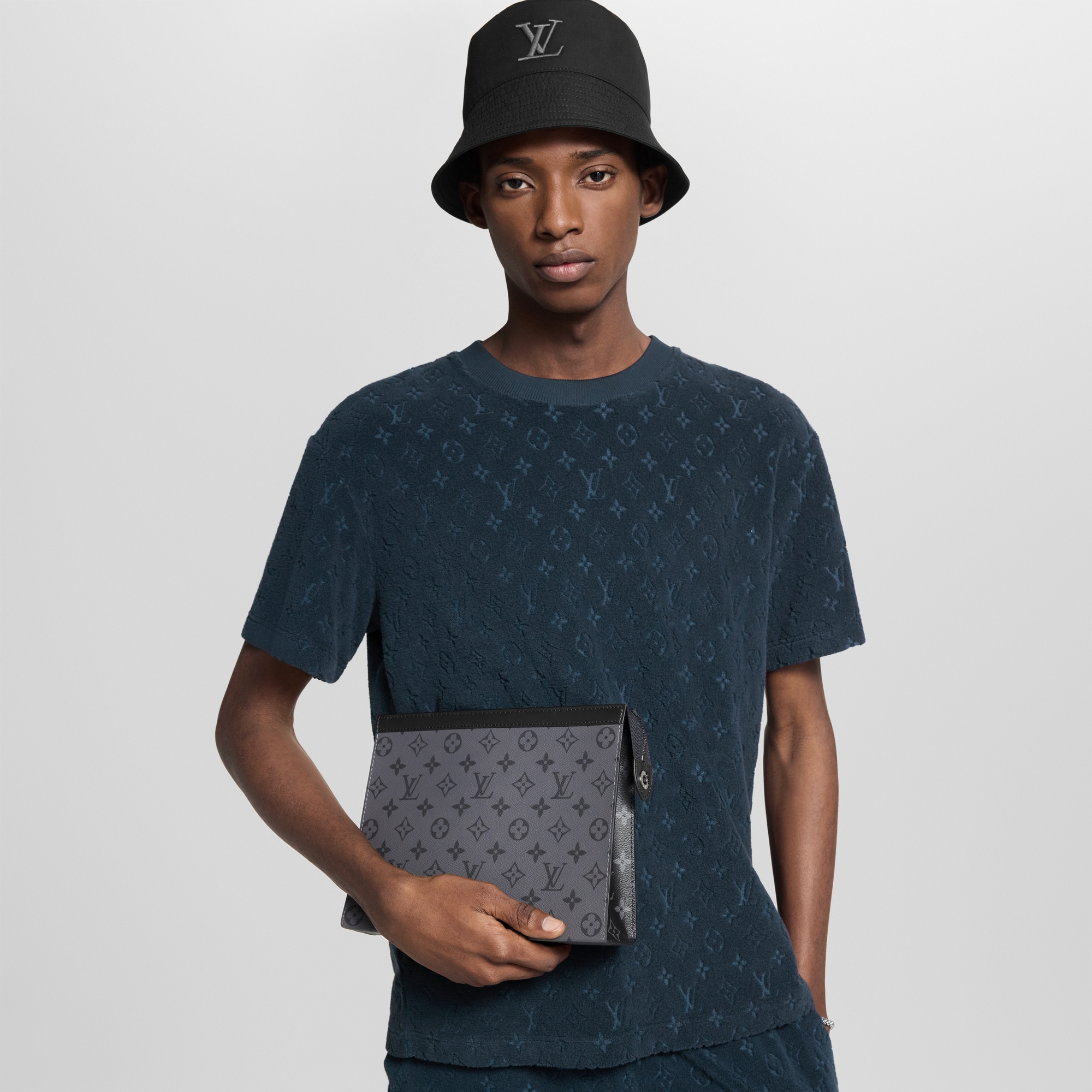 Pochette Voyage MM Monogram Eclipse in Men
