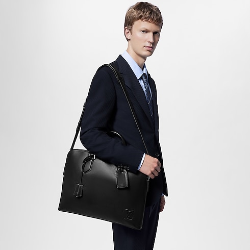 Porte-Documents Voyage PM Autres Cuirs in Men's Travel Men's Duffle and Travel Bags collections by Louis Vuitton (Product zoom)