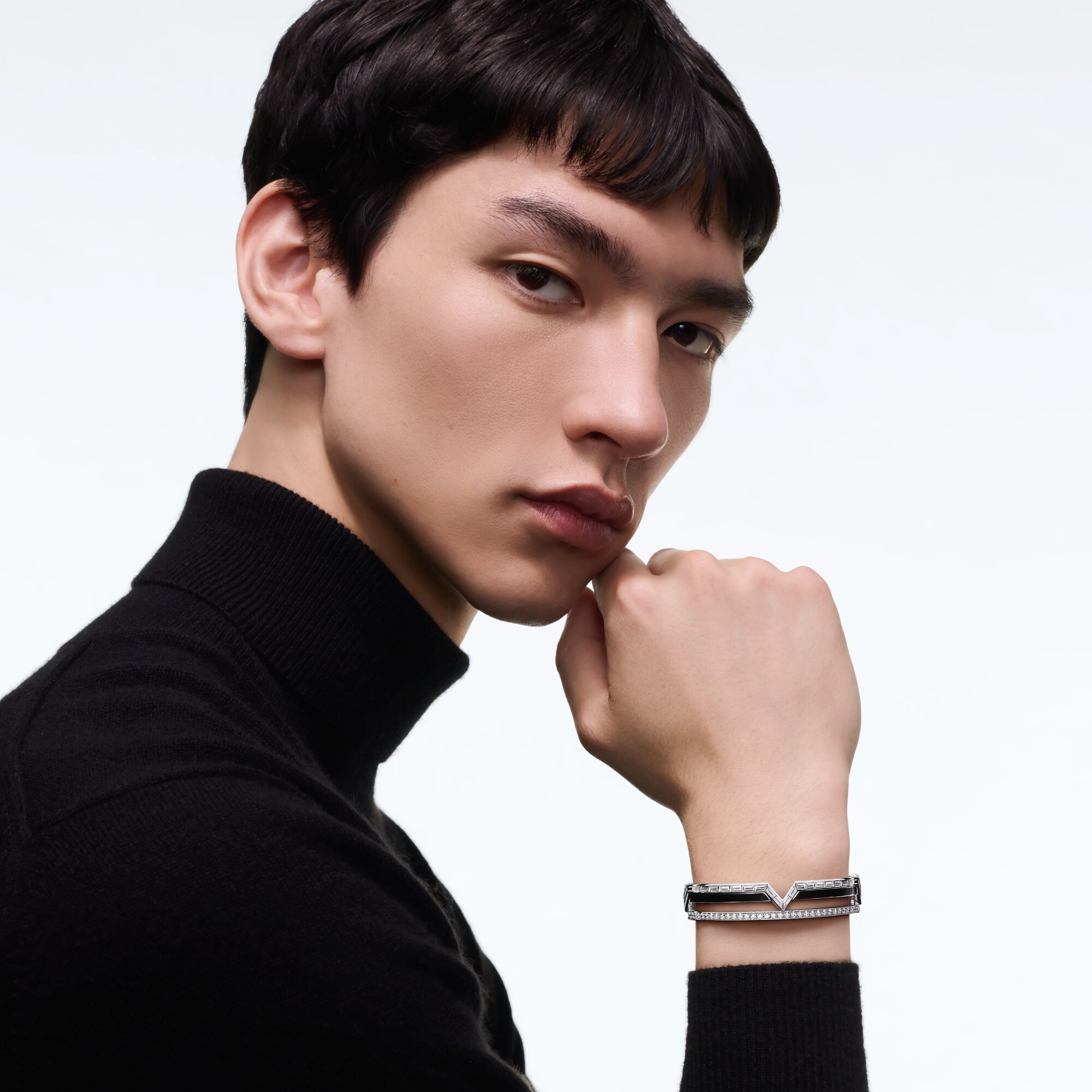 Pure V Bracelet, White Gold, Black Lacquer and Diamonds  in Les Extraordinaires