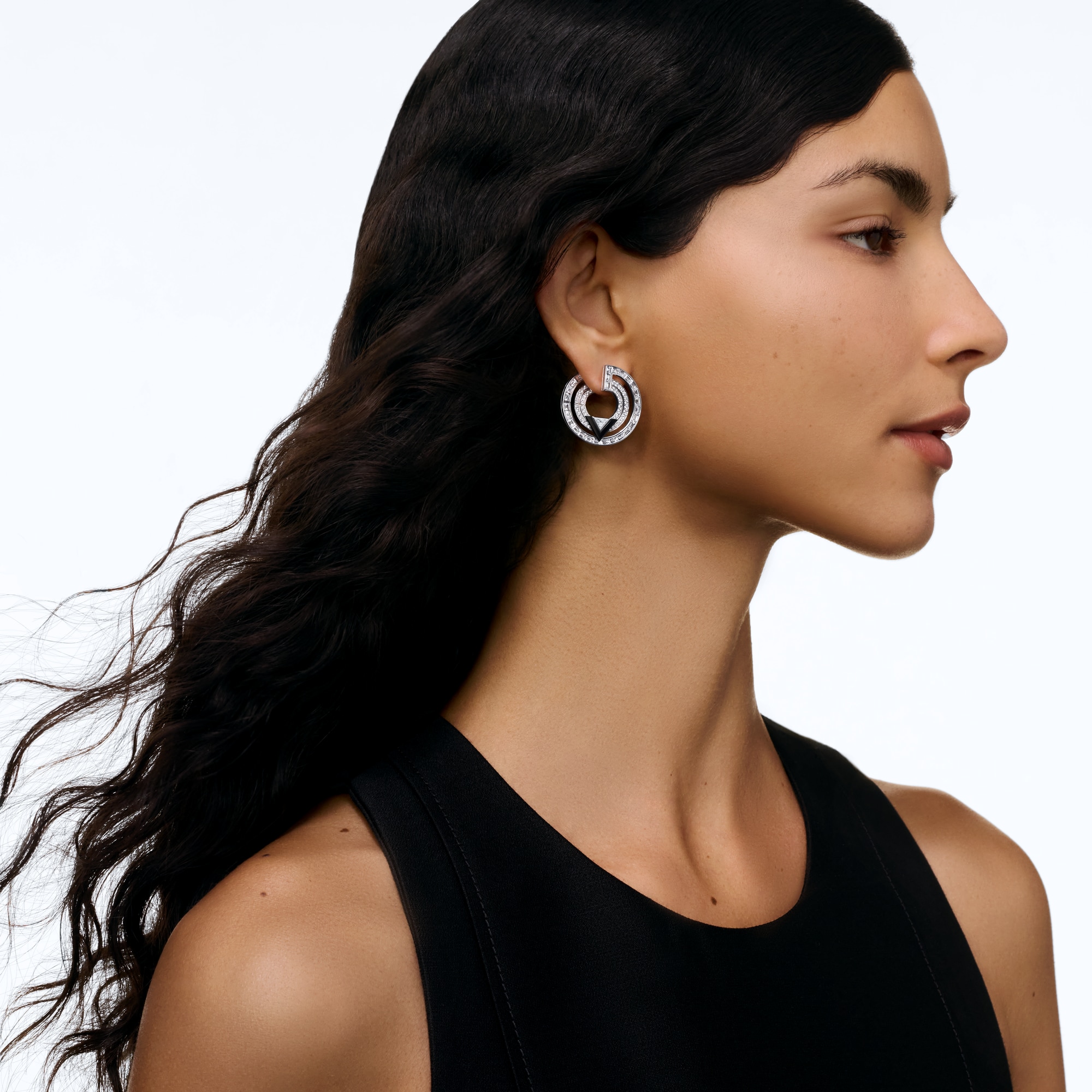 Pure V Hoops, White Gold, Onyx and Diamonds  in Les Extraordinaires