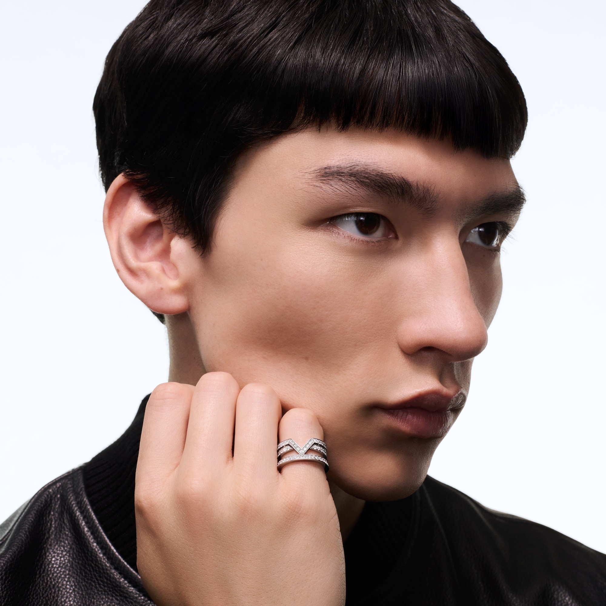 Pure V Ring, White Gold and Diamonds  in Les Extraordinaires