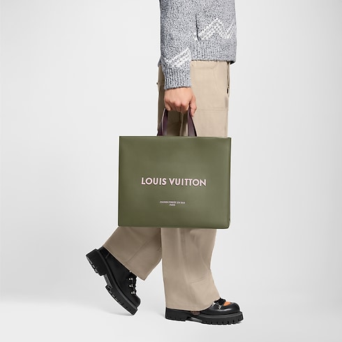 Shopper Tote MM Autres Cuirs in Bags and Small Leather Goods's Men Bags Newness collections by Louis Vuitton (Product zoom)