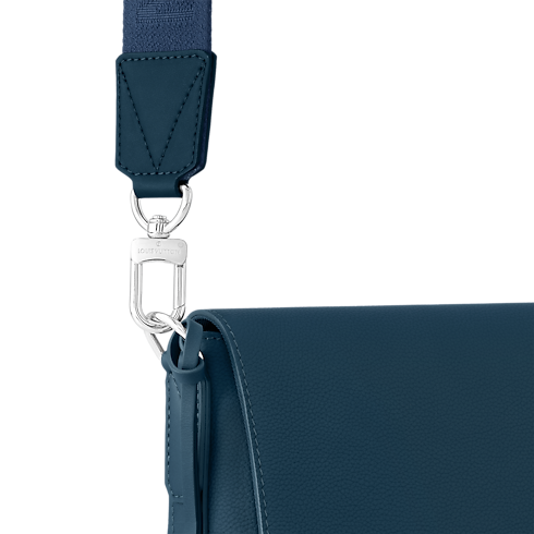 Takeoff Messenger LV Aerogram in Men's Bags All Bags For Men collections by Louis Vuitton (Product zoom)