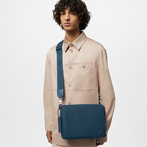 Takeoff Messenger LV Aerogram in Men's Bags All Bags For Men collections by Louis Vuitton (Product zoom)
