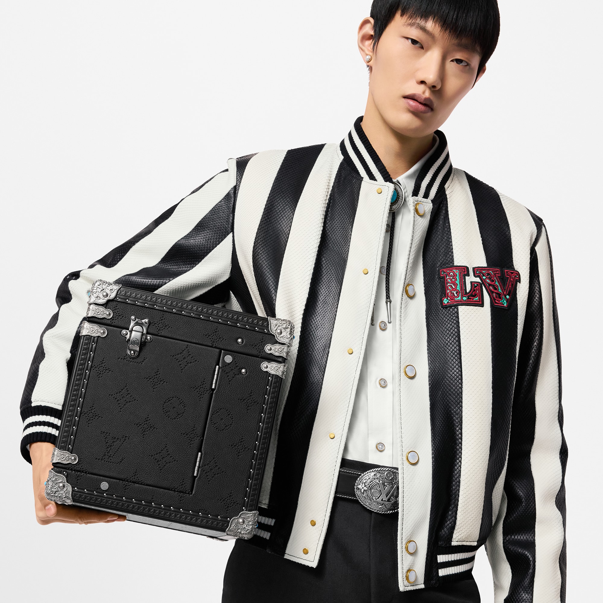 Vanity Accessoires LV Dart H27 in Trunks, Travel and Home