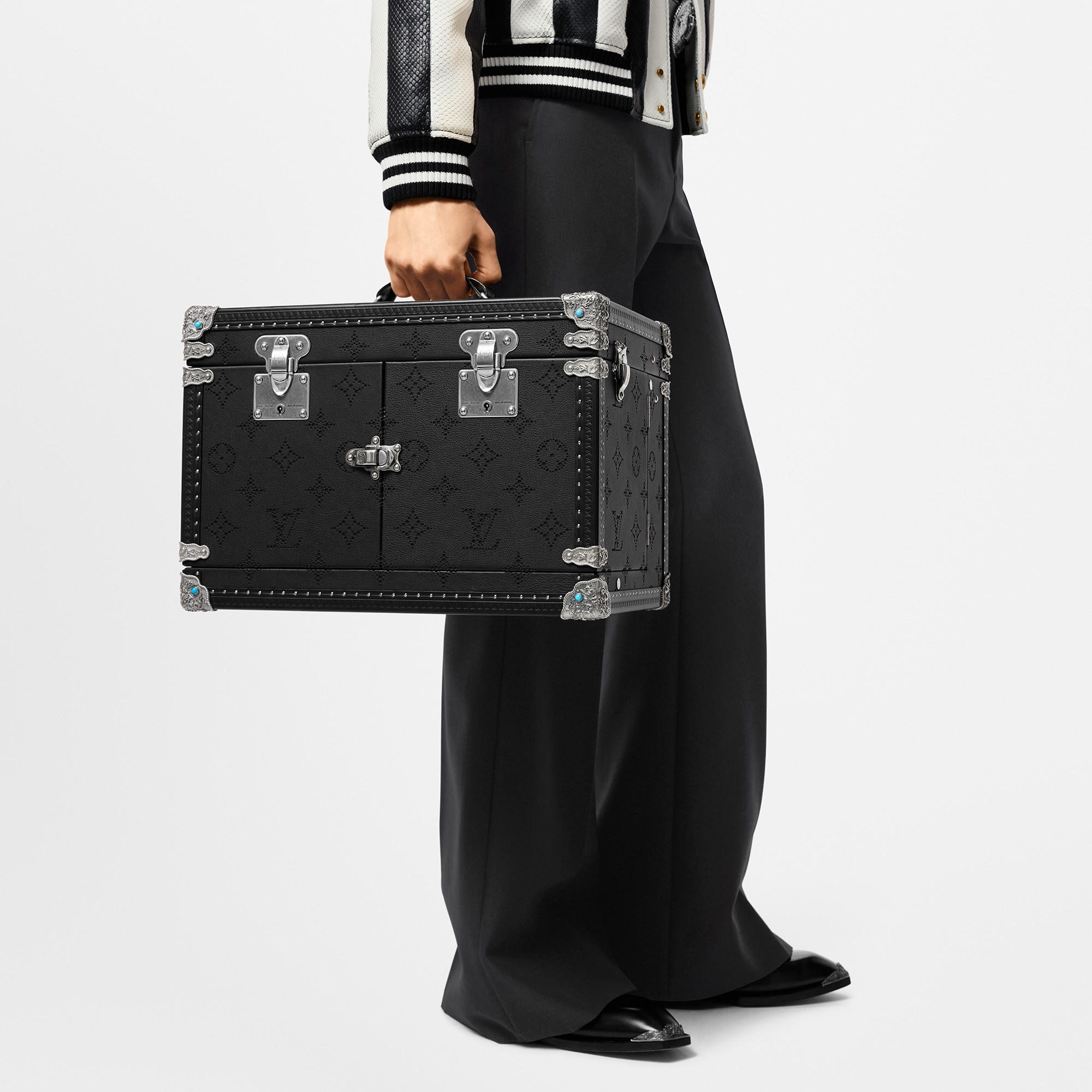 Vanity Accessoires LV Dart H27 in Trunks, Travel and Home